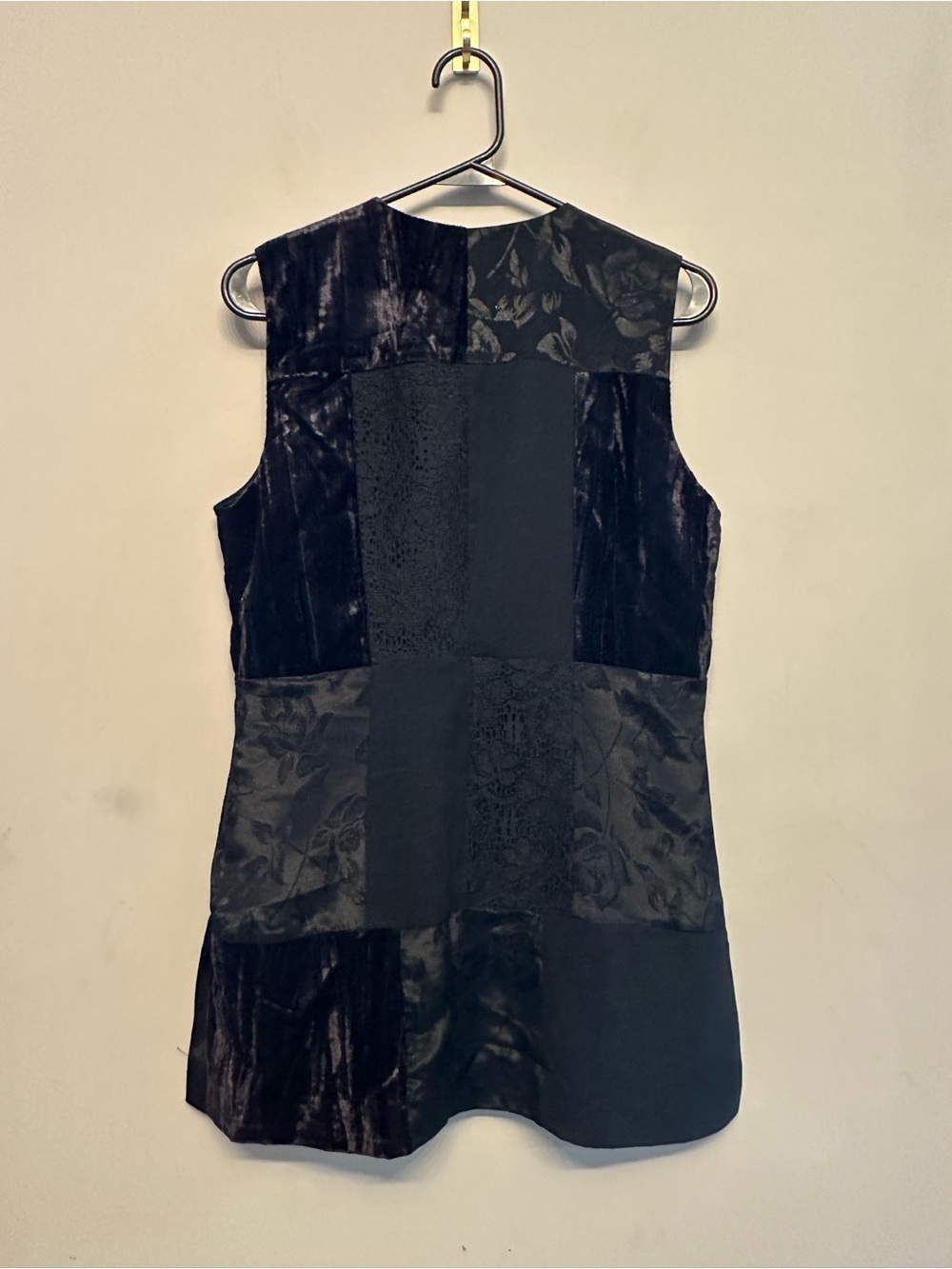 Vintage 90’s The Limited Black Patchwork Lace & Velvet Button Long Vest Petite - Picture 6 of 6